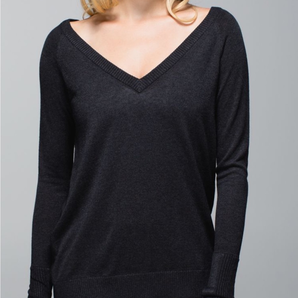 Women’s Lululemon Unity Pullover v-neck sweater in Heathered Black/Black size 6